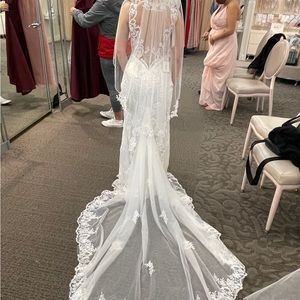 Selling never worn wedding dress